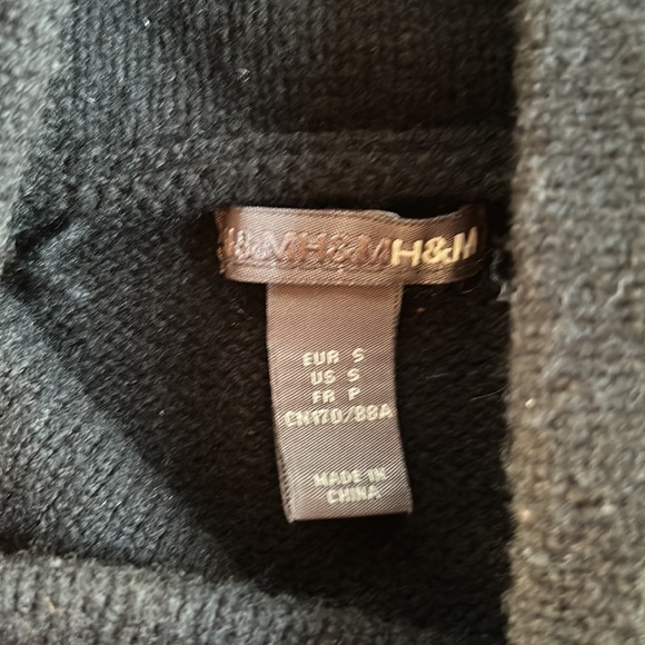 Black wool H&M sweater - Picture 2 of 4